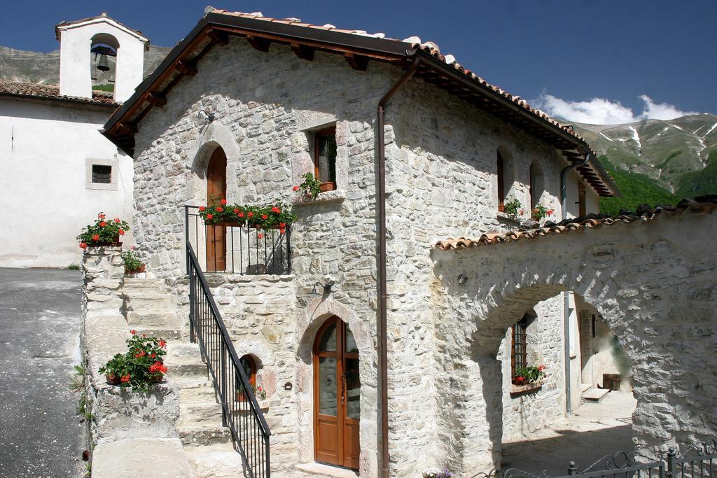 B&B Cascina Dell'Orso Castelsantangelo sul Nera Екстериор снимка