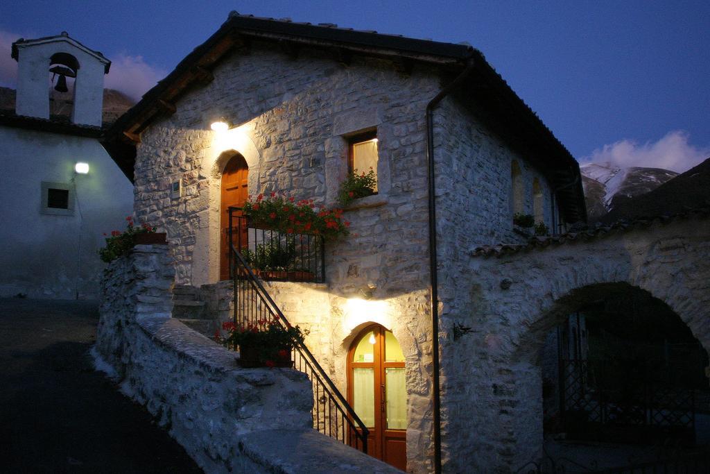 B&B Cascina Dell'Orso Castelsantangelo sul Nera Екстериор снимка
